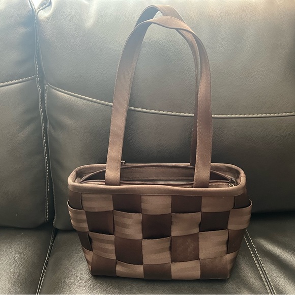 Harvey’s Original Seatbelt Shoulder Tote - Picture 3 of 7